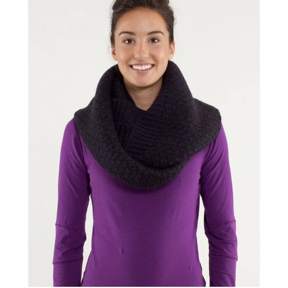 Lululemon cable knit Infinity scarf purple black